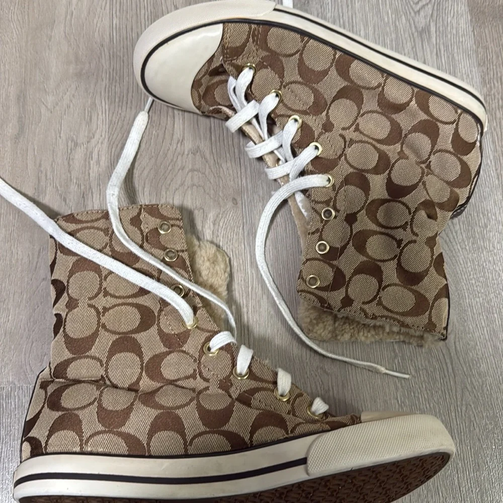 Coach - Picture 3 of 7